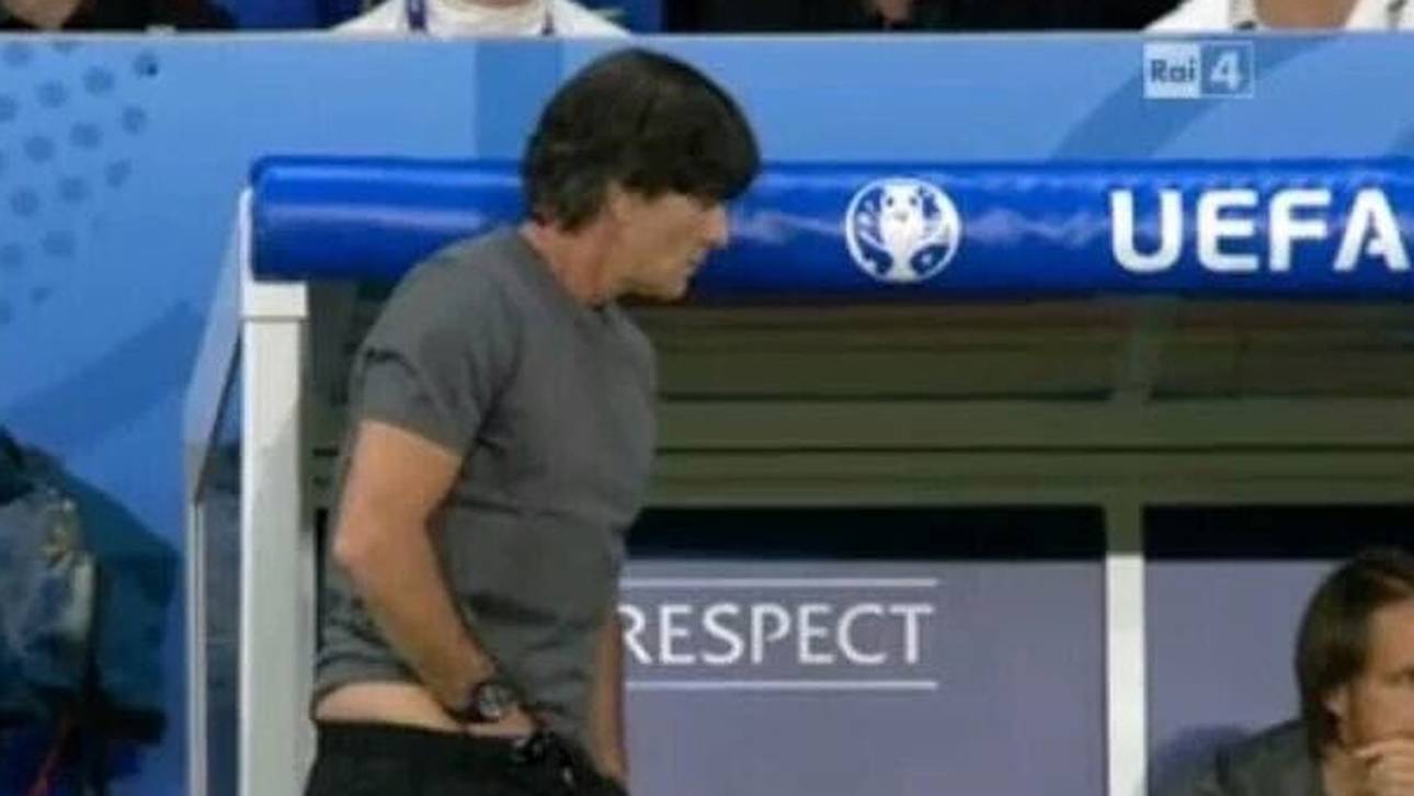 Löws befremdliche Griffe in die Hose