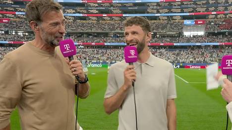 Thomas Müller erzählt als MagentaTV-Experte eine Anekdote über Marko Arnautović und David Alaba im österreichischen Dialekt. Dabei berichtet er, wie Arnautović einst von Müllers Torinstinkt überrascht war.