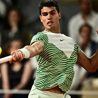 Novak Djokovic hat Carlos Alcaraz gelobt und vor dem Duell mit dem Spanier bei den French Open einen interessanten Vergleich angestellt.
