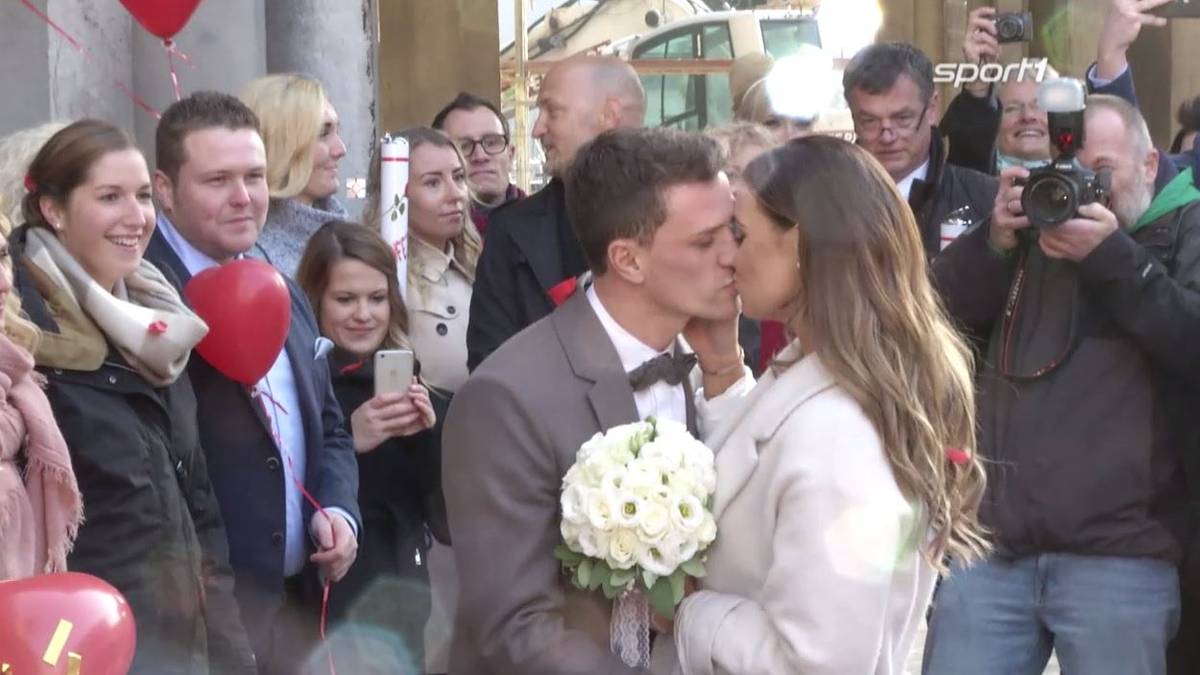 Traumhochzeit am 12. November 2016 in Köln: Simon Zoller, Torjäger des 1. FC Köln, und SPORT1-Moderatorin Laura Wontorra trauen sich