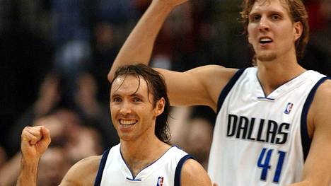 Steve Nash (l.) ist ein sehr guter Freund von Dirk Nowitzki (r.)