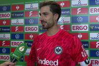 Eintracht Frankfurt spielt in der zweiten Runde des DFB-Pokals gegen Borussia Mönchengladbach lange in Unterzahl. Doch Kevin Trapp und Co. werden von der Atmosphäre getragen.