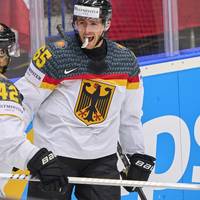 Deutschland gewinnt zum Start der Eishockey-WM in Tschechien. Marc Michaelis gibt ein emotionales Comeback.