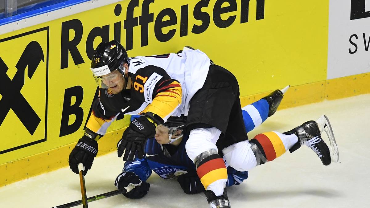 VERTEIDIGER: Die deutsche Defensive um Kapitän Moritz Müller macht bislang einen guten Job, kassierte dennoch 18 Gegentore. Das rührt vor allem aus dem Spiel gegen Kanada, in dem man acht Gegentore schlucken musste