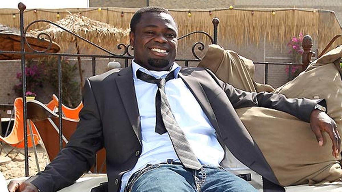 Es sollte wohl eine nette Überraschung sein für Gerald Asamoah: Nachdem der damalige Profi des FC St. Pauli auf dem Kiez den Geburtstag von Teamkollege Max Kruse feiert, nimmt Asamoah im März 2011 noch zwei befreundete Frauen mit nach Hause. Was er aber offenbar nicht weiß: Im Schlafzimmer wartet bereits Gattin Linda auf ihn