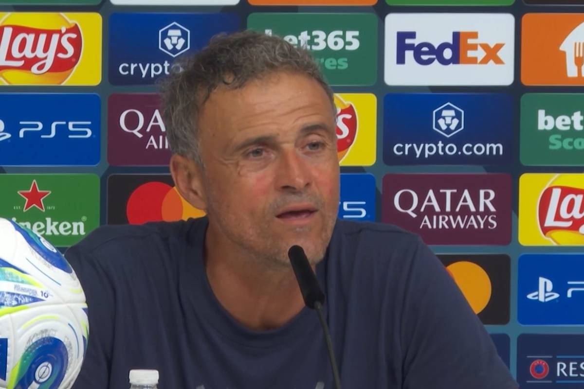 PSG-Trainer Luis Enrique lobt Torwart Lucas Chevalier nach dessen starkem Debüt beim Sieg über Tottenham und spricht dabei auch die heikle Situation um Gianluigi Donnarumma an.