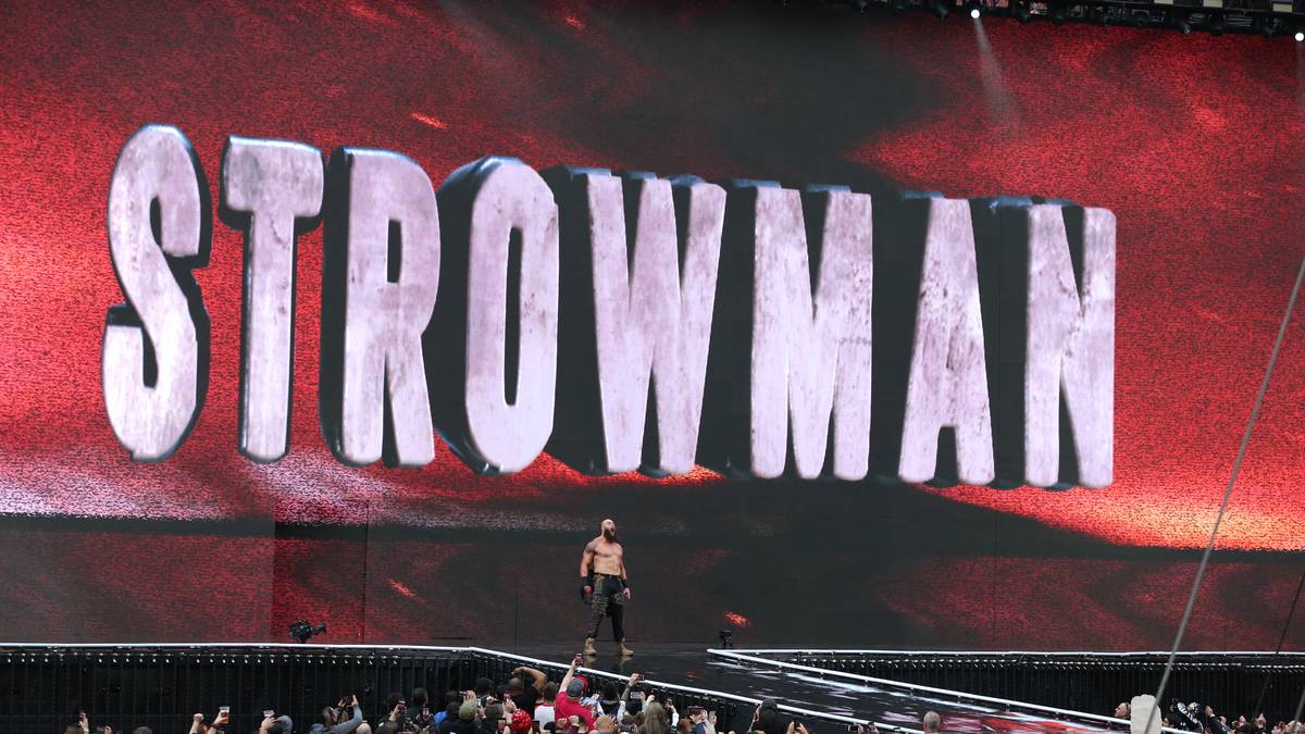 PLATZ 11: BRAUN STROWMAN - Manchmal funktionieren die kleinen Effekte besser als die großen. Bei der Männer-Battle-Royal entert das "Monster Among Men" als Letzter den Ring und beeindruckt Fans und Gegner damit, indem er das erste Mal sein Oberteil ablegt
