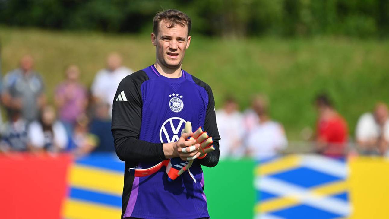 Manuel steht im Tor der deutschen Nationalmannschaft