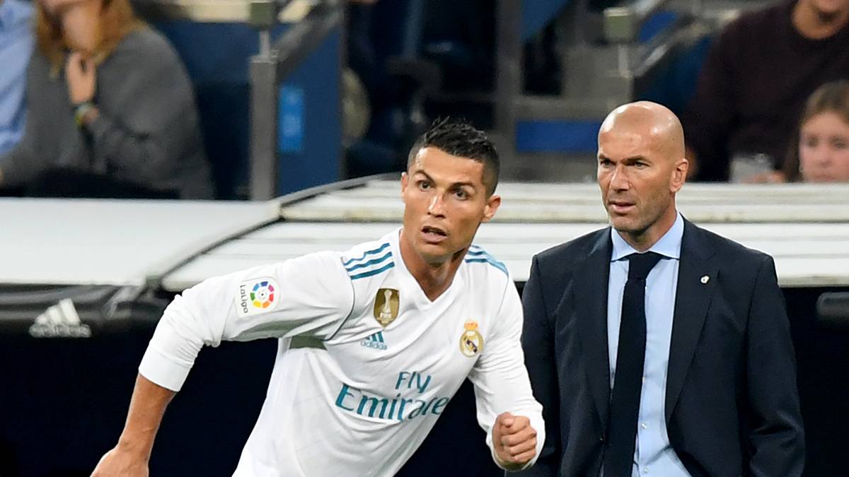 Nur in diesem Jahr läuft es überhaupt nicht für die Königlichen - sowohl in der Liga als auch in der Königsklasse. Gelingt keine Wende, dürfte es schon sehr bald ungemütlich werden für den Franzosen. Der muss sich dieser Tage häufig Kritik anhören, den Spielstil seiner Elf nicht weiterzuentwickeln