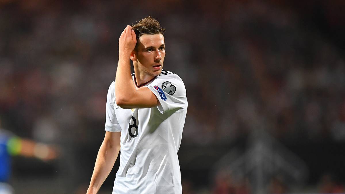 LEON GORETZKA: Nach dem starken Spiel gegen Australien tat er sich deutlich schwerer. Auf der Halbposition hinter der Spitze aufgeboten, wurde er von Marcelo Diaz in der ersten Halbzeit quasi zugedeckt. Engagiert nach der Pause, aber ohne wirkliche Impulse im Offensivspiel. SPORT1-Note: 4,5
