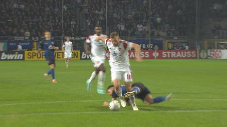 Der 1. FC Nürnberg steht nach einer soliden Vorstellung bei Waldhof Mannheim im Achtelfinale. Mannheimer wird zum Unglücksraben.