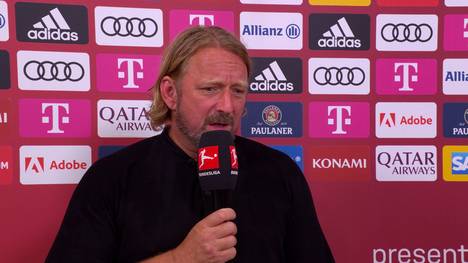 Ein leichter Zupfer reichte, damit ein Tor des VfB Stuttgart gegen den FC Bayern München nach VAR-Einsatz aberkannt wurde. VfB-Sportdirektor Sven Mislintat beschwert sich über eine vermeintliche "Bayern-Lobby".