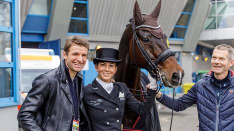 Thomas Müller und seine Frau Lisa teilen die Leidenschaft für Pferde