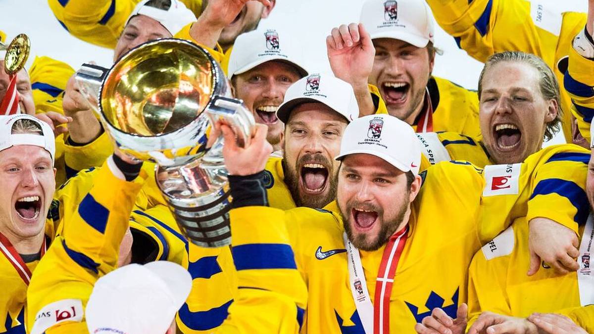 2018, SCHWEDEN: Neues Jahr, altes Bild! Wieder ist es das Tre-Kronor-Team, das sich die Eishockey-Krone aufsetzt. Und wieder müssen die Schweden bis zum Penalty-Schießen warten, bis der elfte Titel in trockenen Tüchern ist. Der unglückliche Verlierer ist diesmal die Schweiz