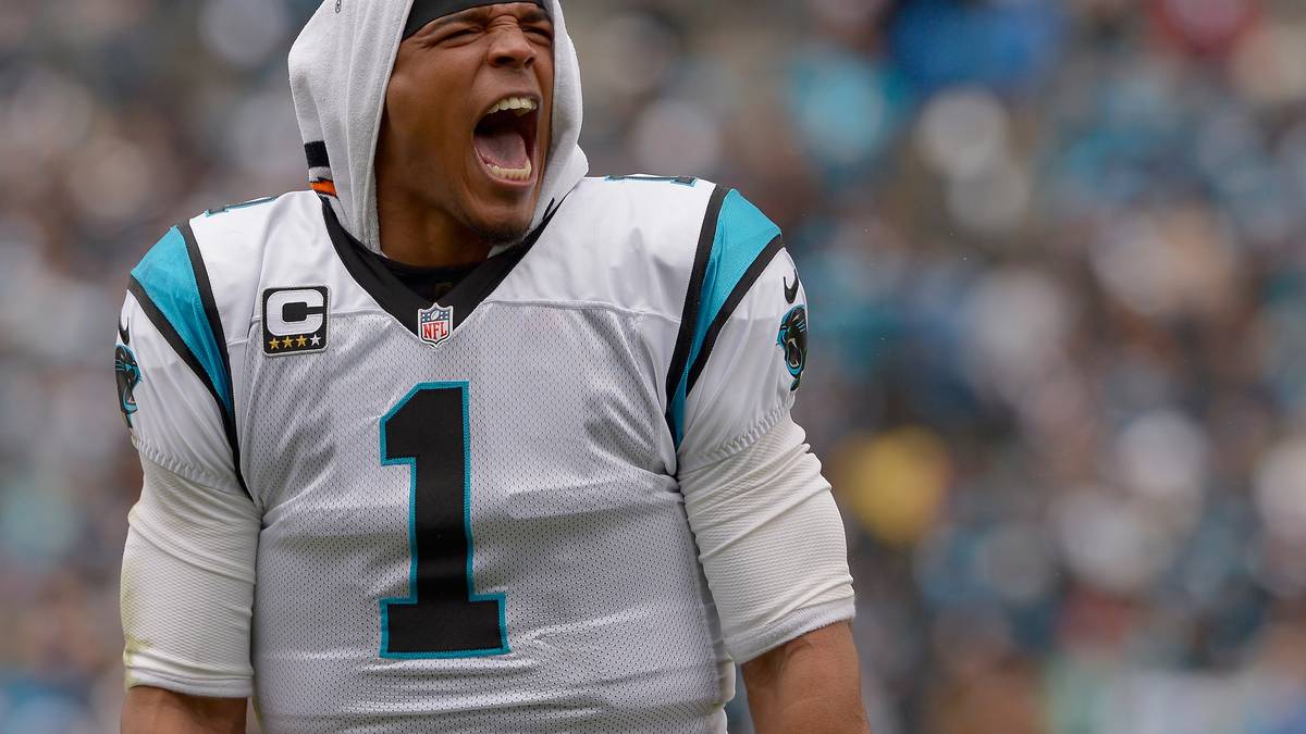 Ein weiteres Markenzeichen ist das Handtuch, das sich Newton während der Pausen über den Kopf zieht