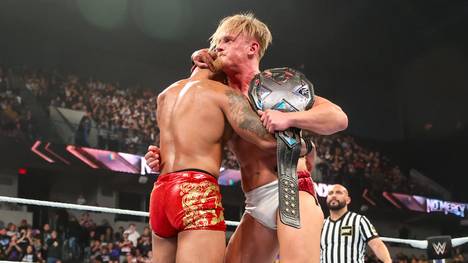 Ilja Dragunov (r.) ist neuer NXT-Champion bei WWE
