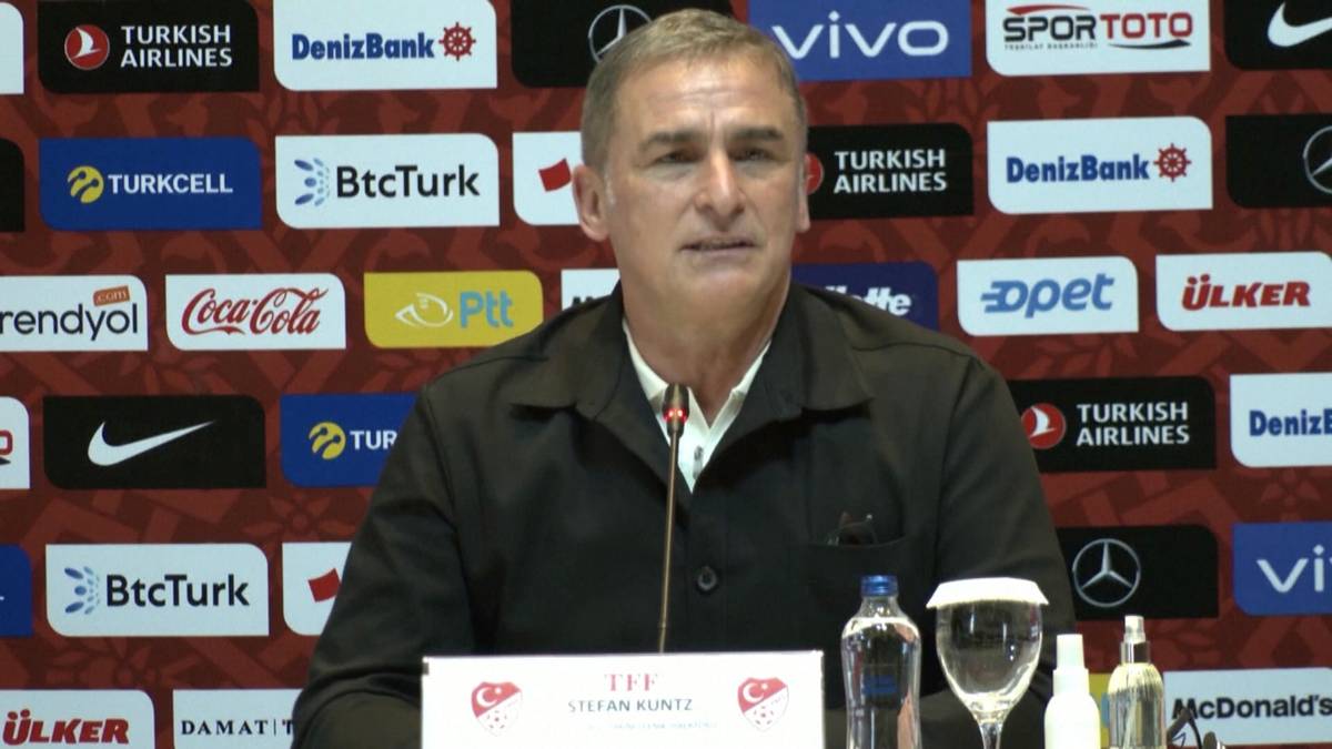 Stefan Kuntz hat am Montag den Vertrag als neuer Nationaltrainer der Türkei unterschrieben. Der ehemalige U-21-Trainer des DFB blickt voller Tatendrang auf seine anstehende Aufgabe voraus.