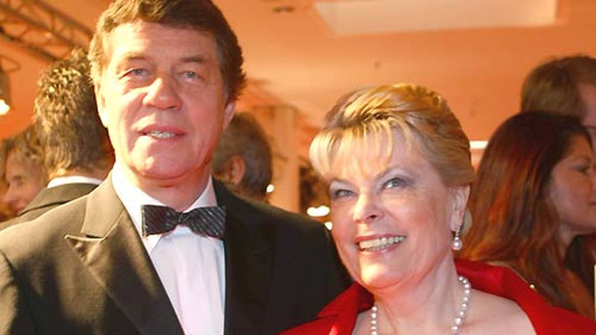 Böse Überraschung für Otto Rehhagel und seine Ehefrau Beate im Februar 2011. Als das Ehepaar nach einem Restaurantbesuch heim kommt, ist die Essener Wohnung des Ex-Trainers von Werder Bremen von Räubern geknackt und ausgeräumt