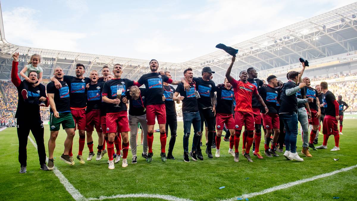 SC PADERBORN - bisherige Transfers: Der SCP war bereits auf dem Transfermarkt tätig. Torwart Jannik Huth und Marcel Hilßner (ein Spiel für Werder) sind dabei die einzigen Neuzugänge mit Bundesliga-Erfahrung. Hingegen verlor man mit Bernard Tekpetey und Philipp Klement zwei absolute Leistungsträger