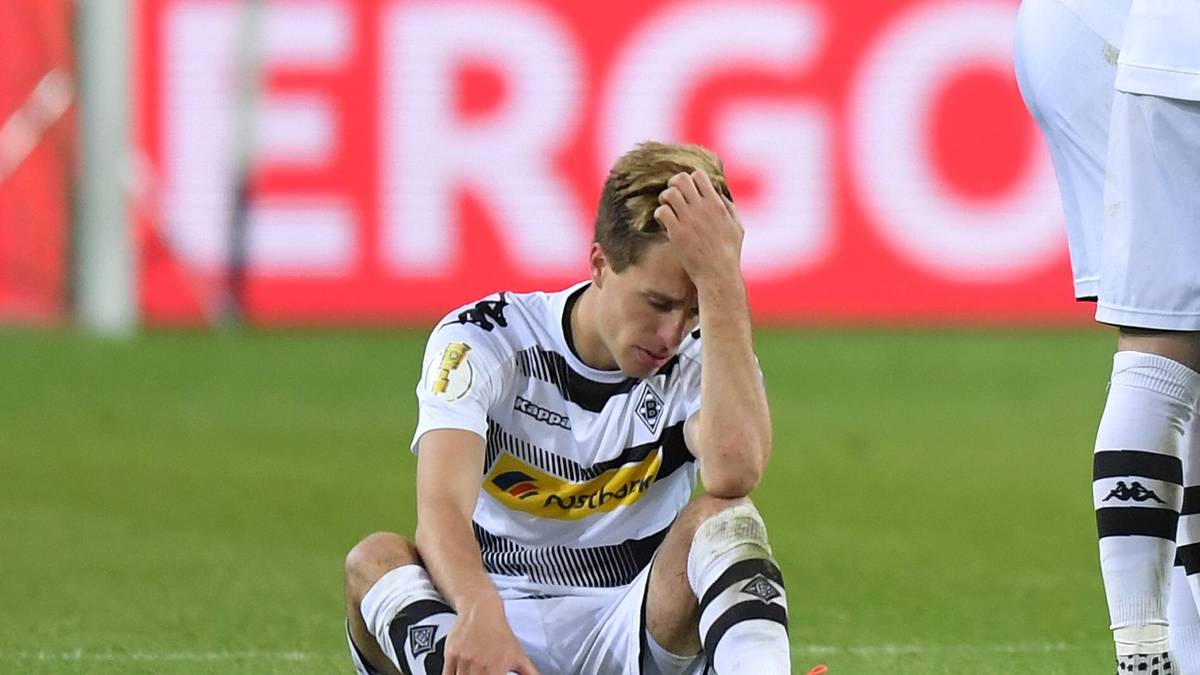Patrick Herrmann ist nach dem Aus im DFB-Pokal-Halbfinale am Dienstag untröstlich. Gladbach scheitert hochdramatisch an Eintracht Frankfurt. 