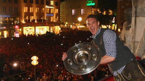 Manuel Neuer und der FC Bayern feiern am 24. Mai auf dem Marienplatz