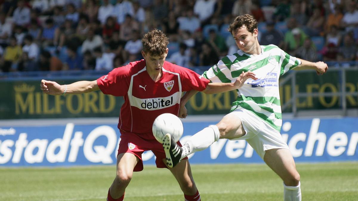 Im anderen Halbfinale duellieren sich der VfB Stuttgart und Greuther Fürth. ÁDÁM SZALAI im VfB-Trikot zieht gemeinsam mit Andreas Beck und Serdar Tasci ins Finale ein. Dort besiegen die VfB-Bubis den VfL Bochum mit 1:0. Der heutige Hoffenheimer Szalai erzielt das goldene Tor