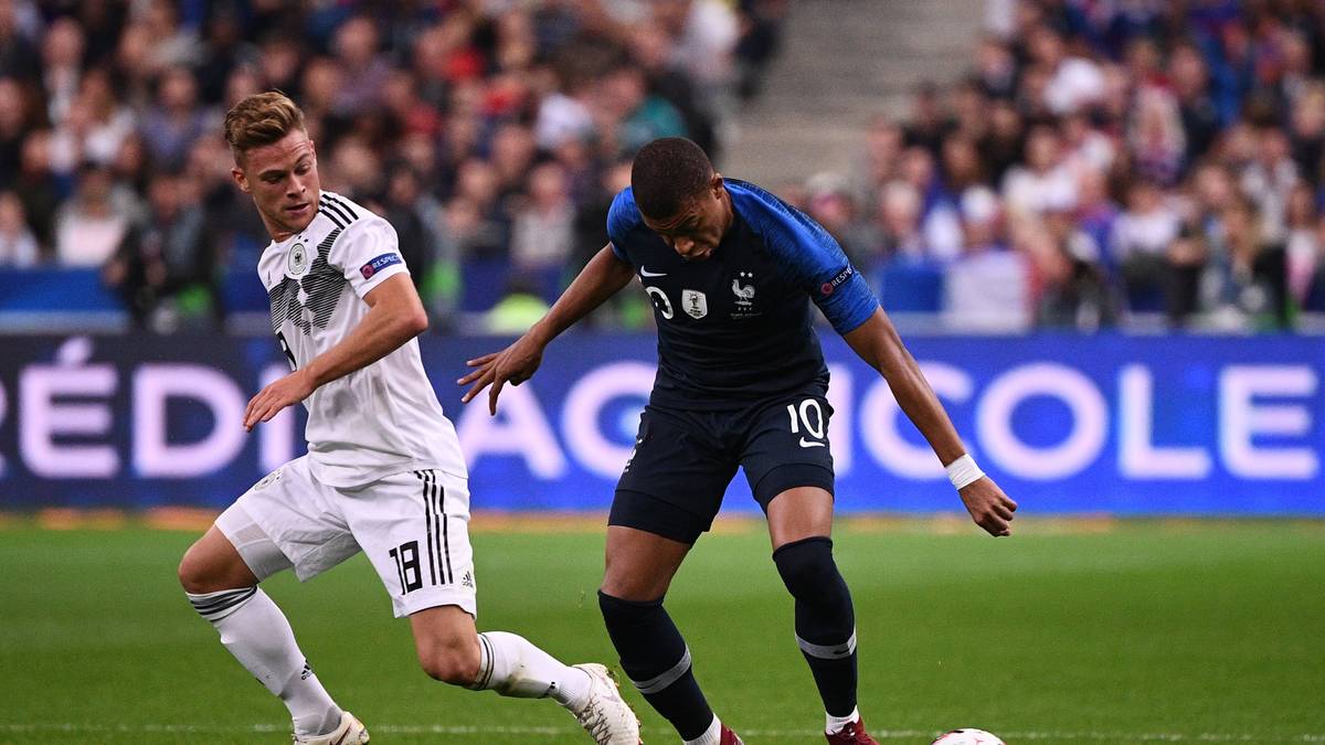 JOSHUA KIMMICH: Der Dauerbrenner bildete mit Kroos die Mittelfeldzentrale. Feuerte immer seine Mitspieler an, ging keinem Zweikampf aus dem Weg, spielte einen Super-Pass auf Sane (19.). Hatte es immer wieder mit Pogba zu tun. Hatte in der zweiten Halbzeit nicht mehr die ganz großen Aktionen, war aber fleißig. SPORT1-Note: 3,5