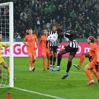 Gladbach-Jubel in letzter Minute - aber Schweinsteiger bedient