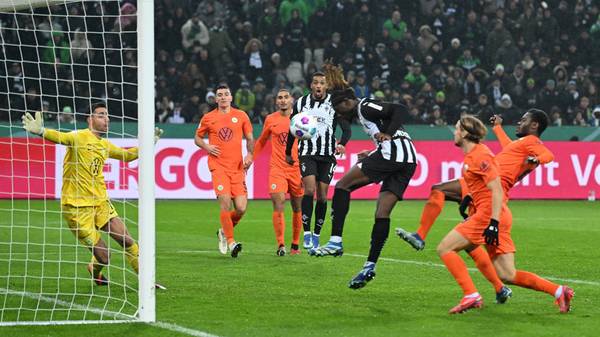 Gladbach-Jubel in letzter Minute - aber Schweinsteiger bedient