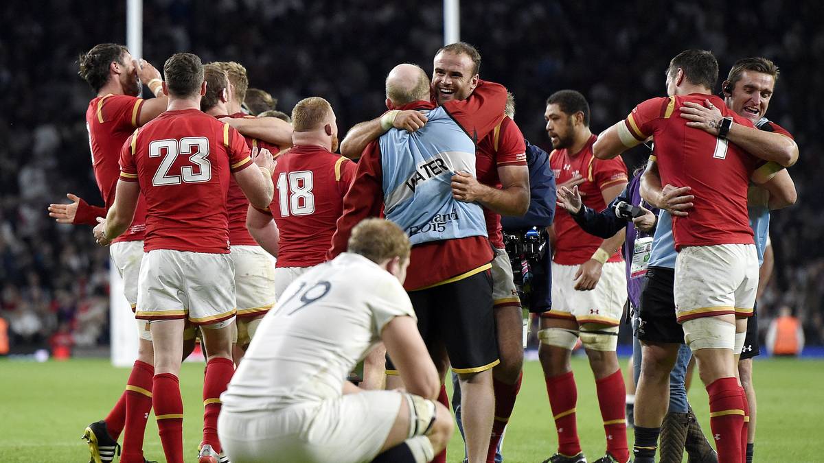 Nach der Partie haben nur die walisischen Fans Grund zu feiern. In einem packenden Duell muss sich Gastgeber England 25:28 geschlagen geben