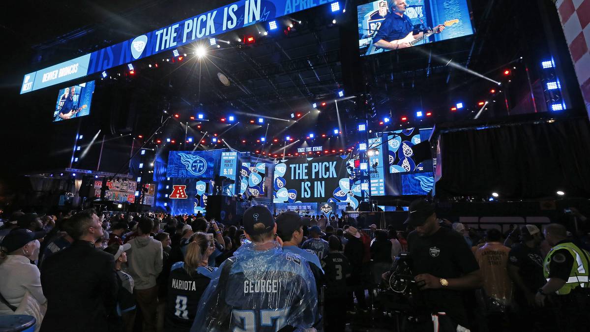 NASHVILLE: Der wirklich coolste Draft der vergangenen Jahre. Die Stimmung war fantastisch, selbst die traditionellen Junggesellinnen-Abschiede reihten sich am Ende in die Party ein. 200.000 Fans pro Tag feierten in den Straßen der Country-Metropole die NFL. Ein tolles Event