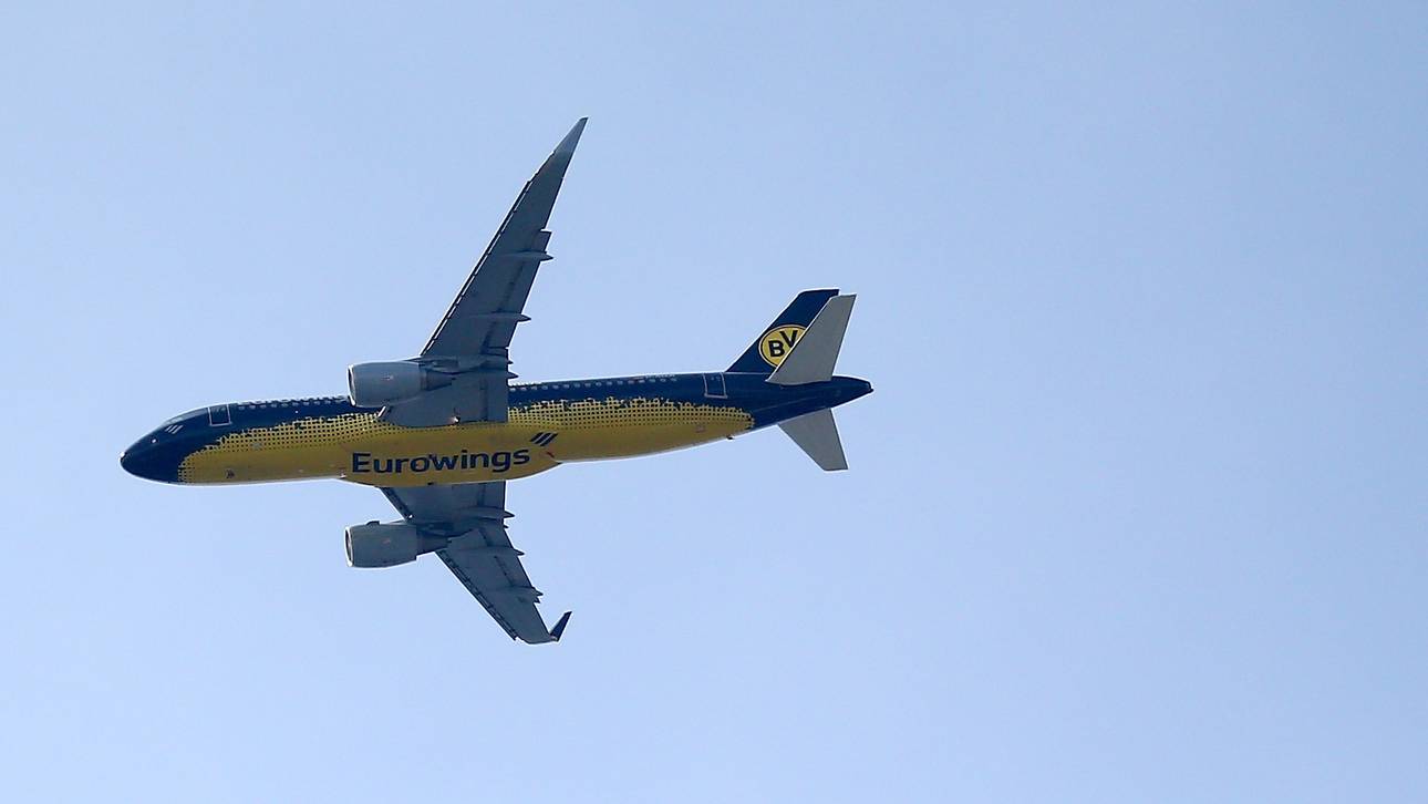 Schalke-Fans flogen mit BVB-Flieger
