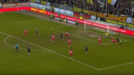Die Highlights der Partie Alemannia Aachen - Rot-Weiss Essen aus der 3. Liga im Video.