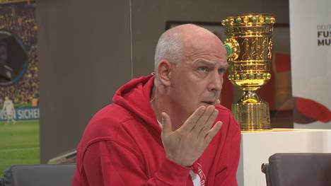 Der FC Barcelona ist hoch verschuldet und auch sportlich läuft es bei den Katalanen nicht. Mario Basler hat im Fantalk wie gewohnt eine klare Meinung.