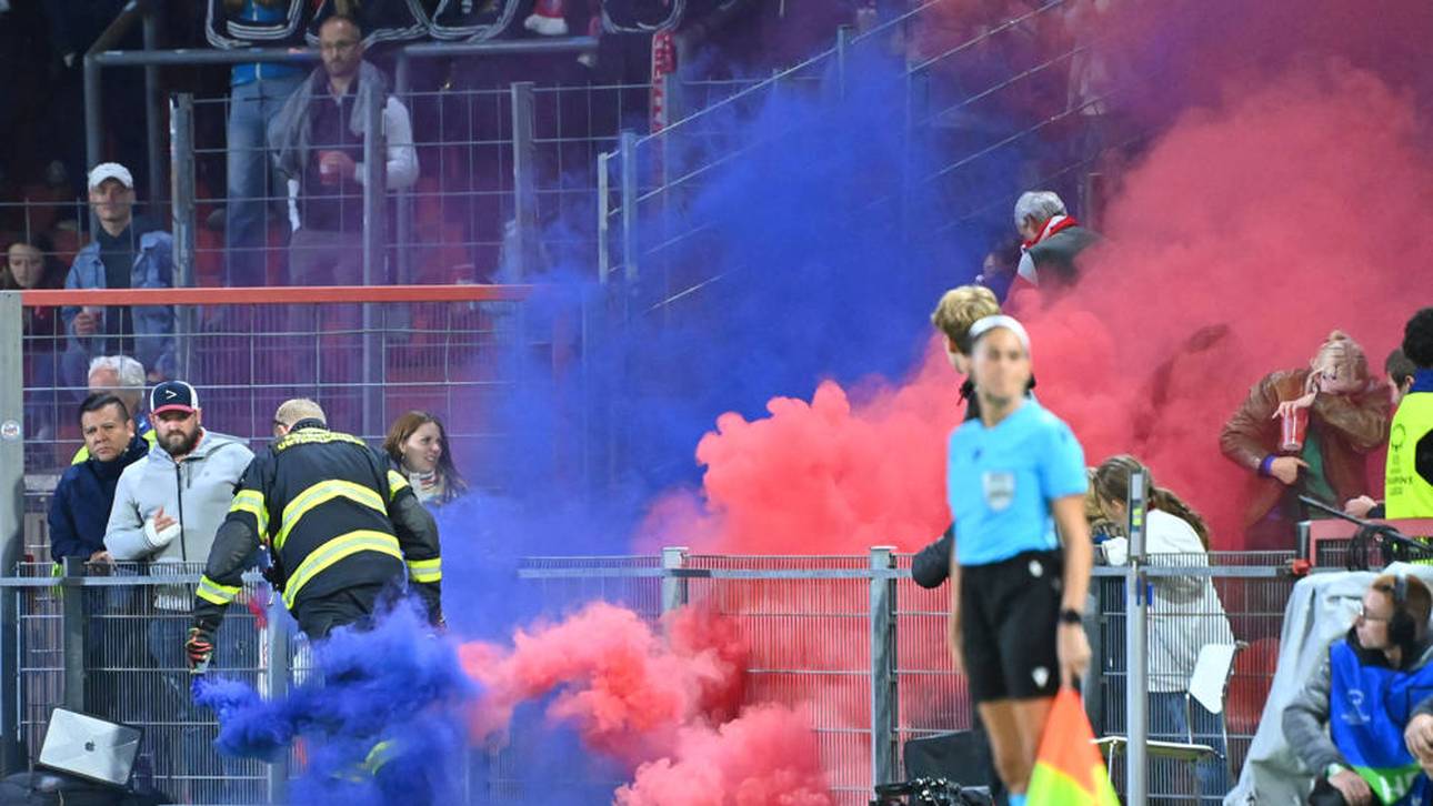 Beim Champions-League-Spiel der Bayern-Frauen wurden Bengalos gezündet