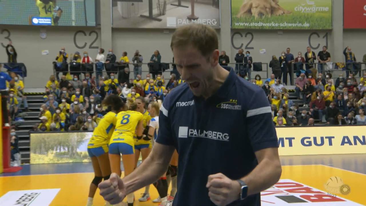 Die Trainer Felix Koslowski und László Hollósy im Playoff-Spiel unter Strom
