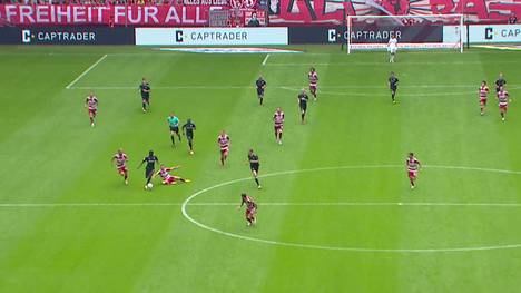 Sirlord Conteh begeistert die Fans des SC Paderborn in Düsseldorf mit einem furiosen Sprint über mehr als den halben Platz. Und auch sonst haben die Gäste-Fans Grund zum Jubeln.