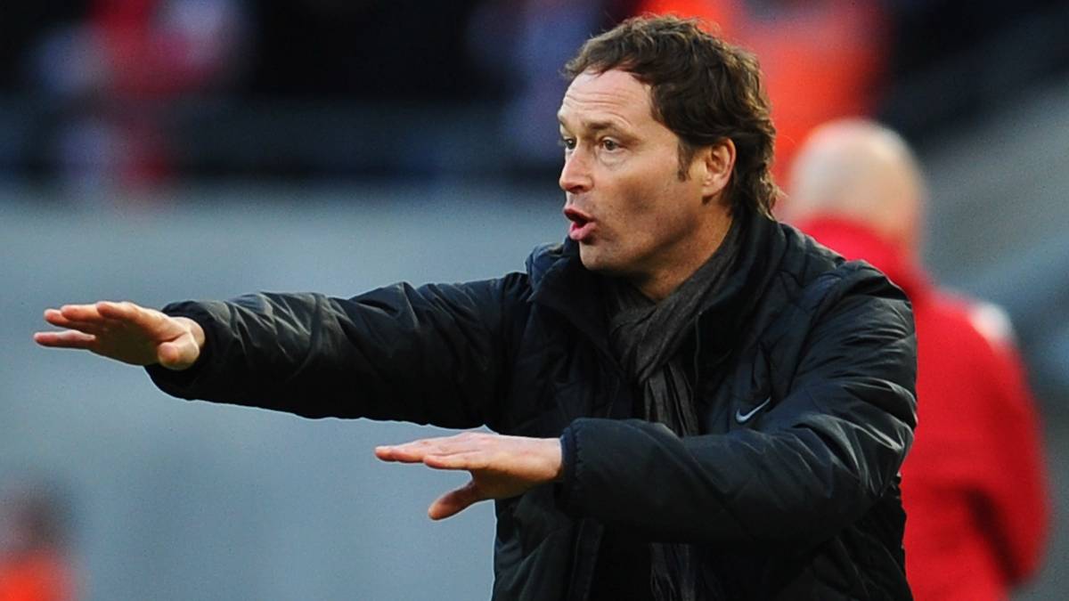 SC FREIBURG - 23: Wer so lange Trainer-Ären zu verzeichnen hat, kommt nicht auf allzu viele Coaches. Marcus Sorg musste 2012 im Breisgau seinen Hut nehmen, sein Nachfolger Christian Streich ist noch heute im Amt