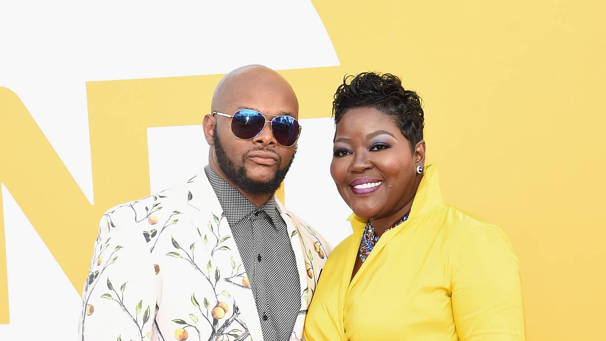 Der Preis für das skurrilste Pärchen des Abends geht an Wanda Durant, Mama von Finals-MVP Kevin Durant, plus Begleitung