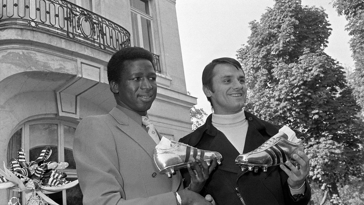 Neben dieser Rekord-Marke gelang es dem kroatischen Stürmer (r.) in seinen ersten 100 Liga-Spielen 100 Mal zu treffen – ebenfalls Rekord. Später trainierte er unter anderem den Hamburger SV