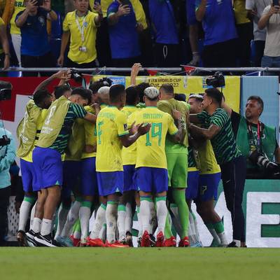 Brasilien löst als zweites Team vorzeitig das Achtelfinal-Ticker. Frankreich hatte sich schon zuvor für die K.o.-Runde qualifiziert. 