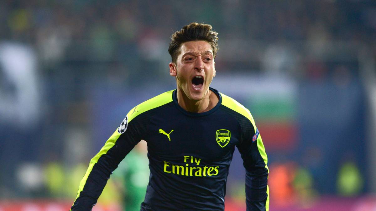 Knapp vor Götze steht Mesut Özil auf Rang 9. Der Mittelfeldregisseur spielt beim FC Arsenal zur Zeit groß auf. So ist es wohl nur noch eine Frage der Zeit, bis Özils Gehalt von 9,5 Millionen Euro ordentlich aufgestockt wird