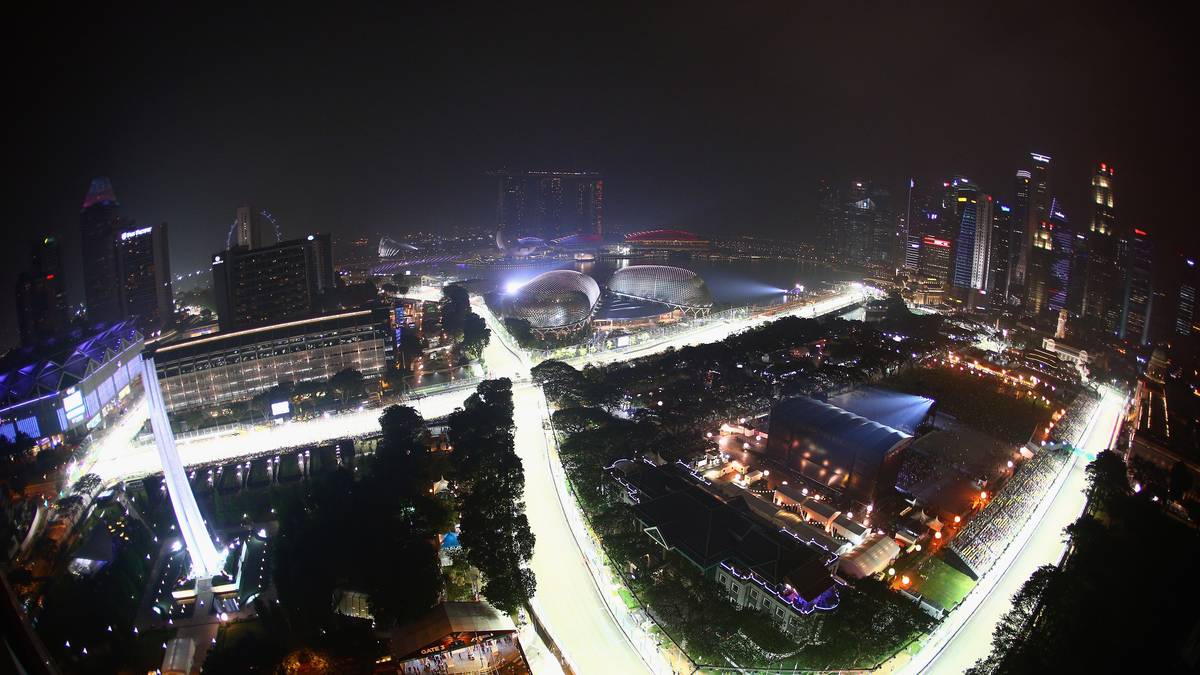SINGAPUR, 18. September: 2008 findet das erste Rennen in Singapur statt – damals das erste Mal überhaupt bei Dunkelheit. Für die Strecke müssen über 100 Kilometer Stromkabel verlegt werden - kein Wunder, dass es überall funkelt und glitzert