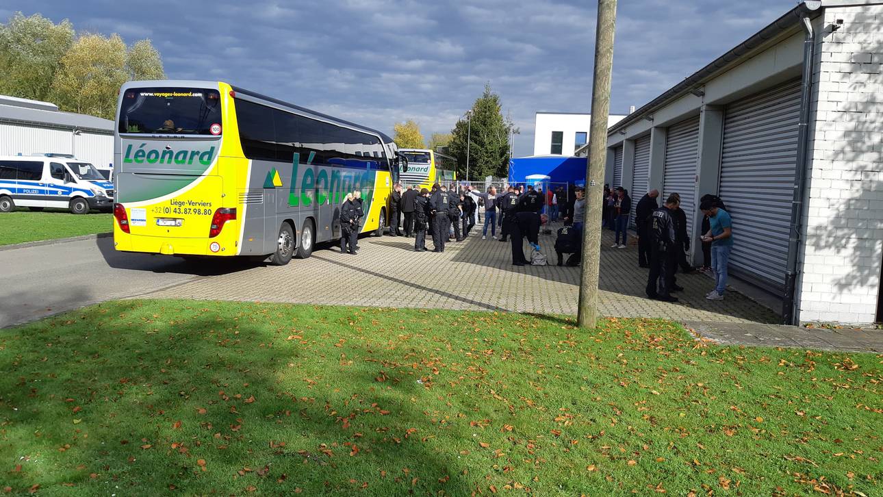 Polizei stoppt Lüttich-Fans