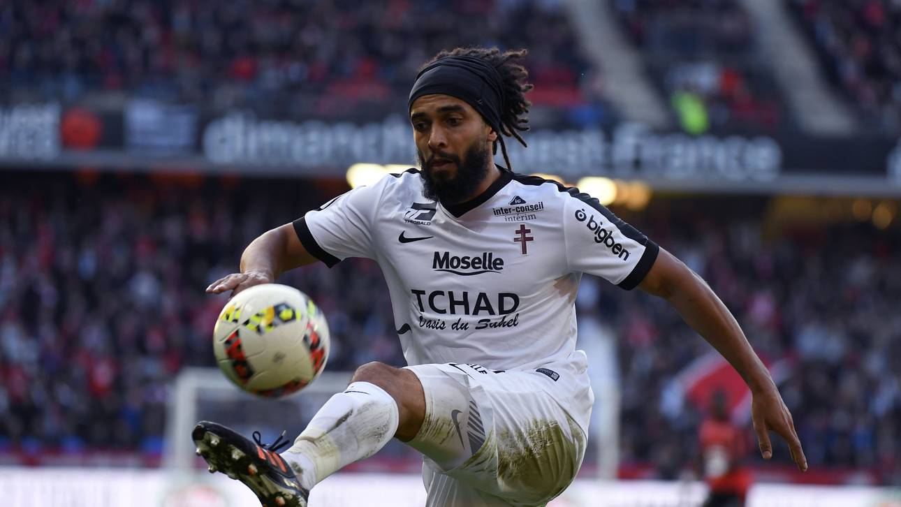 Umworbener Spieler wird Pornostar