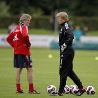 Neben Hasan Salihamidzic ist auch Oliver Kahn dem Bayern-Beben zum Opfer gefallen. Kahns früherer Torwarttrainer Sepp Maier spricht exklusiv bei SPORT1 über die Hintergründe der Entlassung.