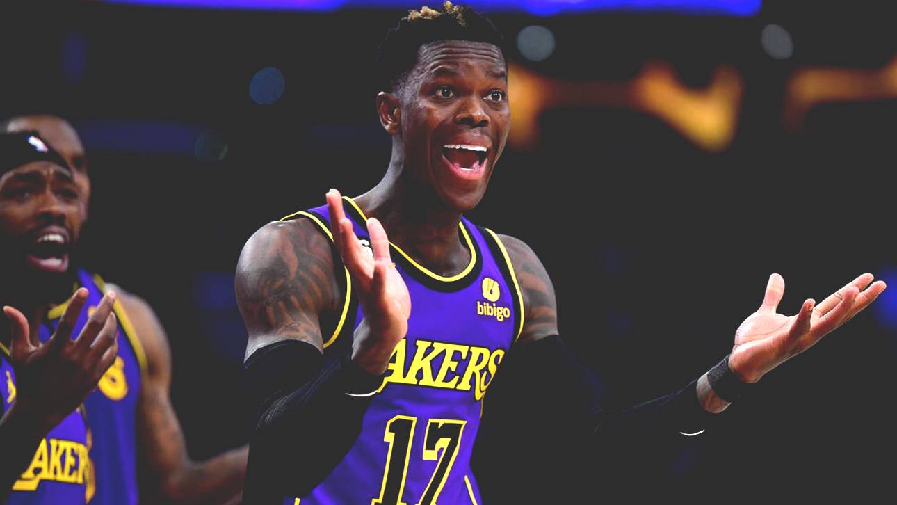 Schröder in Socken vor den Cops