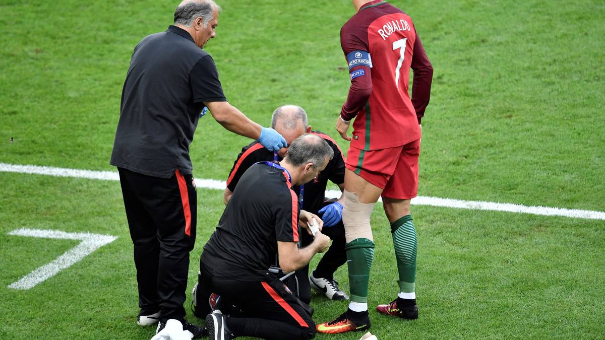 ... und bekommt eine Bandage angelegt