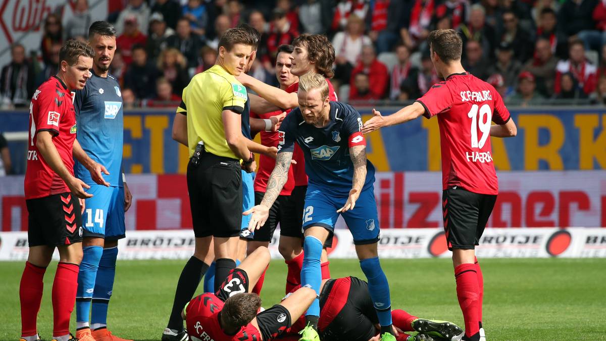 7. SPIELTAG: FREIBURG - HOFFENHEIM (3:2). Eine Szene ohne Einfluss auf den Spieleverlauf, aber trotzdem bleibt sie falsch. Vor dem 2:3 steht Hoffenheims Ochs klar im Abseits. Der Treffer zählt trotzdem - auch weil der Video-Assistent nicht eingreift