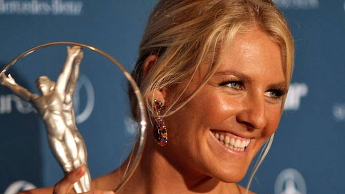 Der Mann schlägt die viermalige Weltmeisterin und Laureus-Preisträgerin mit einer Eisenstange auf den Kopf. Dann bricht er ihr mit einem weiteren Hieb das Handgelenk. Die Schreie ihrer Tante alarmieren die Nachbarn, welche den Obdachlosen festhalten, bis die Polizei diesen dingfest macht